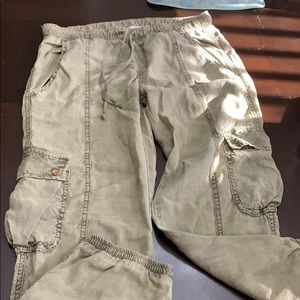 Bella Dahl army green pocket jogger